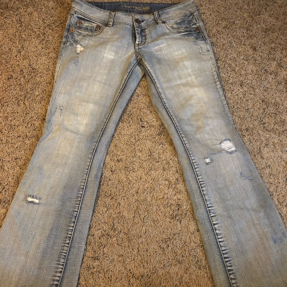 Women AE outfitters light wash flare jeans size 6